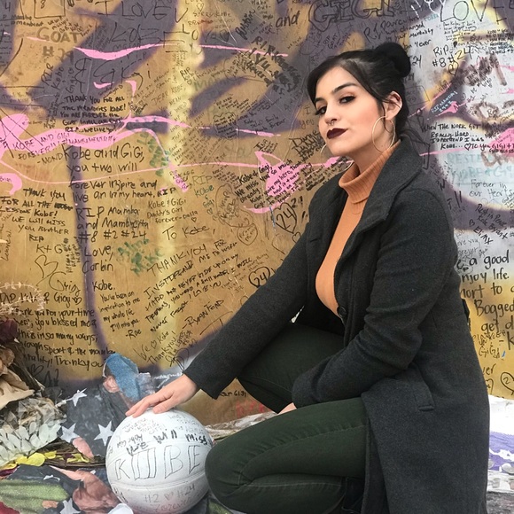 Meet your Posher, Kimberly - Picture 3 of 8